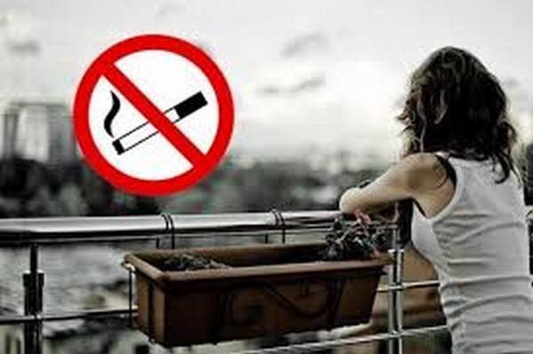Запрет курения на балконах с 1 октября оказался ерундой