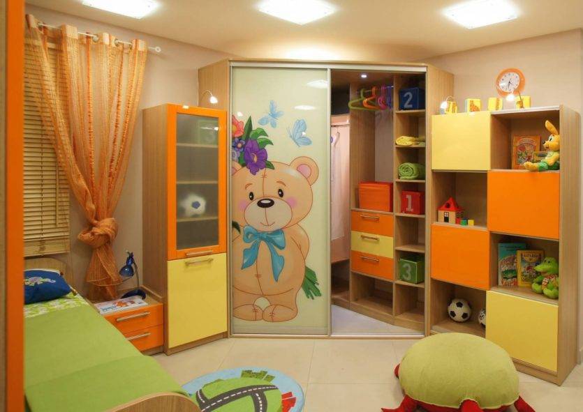 Одна на двоих: 17 блестящих идей обустройства комнаты для разнополых детей