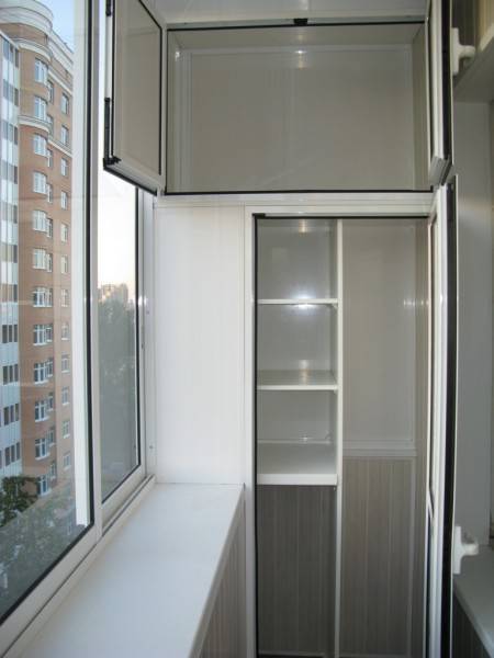 Шкаф на балкон: виды конструкций и дизайн 28 фото
