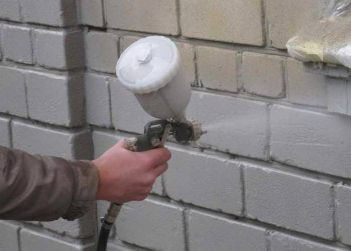 Краска для наружных работ по кирпичу для фасада дома: обзор видов и выбор