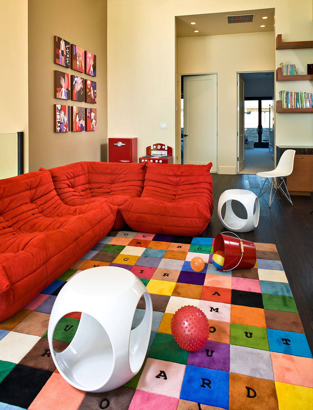 Разноцветная детская комната