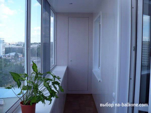 Шкаф на балкон: виды конструкций и дизайн 28 фото