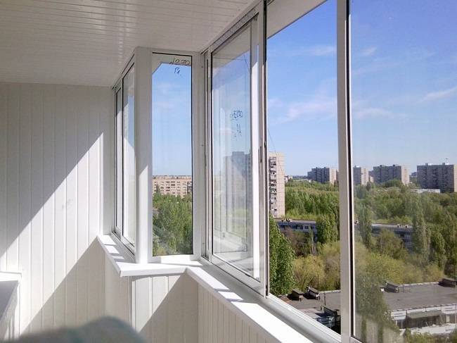 Отделка балкона МДФ панелями: правила установки, советы по выбору панели