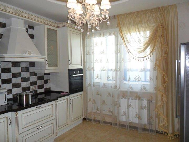 Дизайн выхода из комнаты на балкон