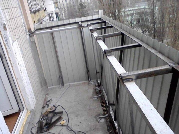 Остекление балкона в хрущевке