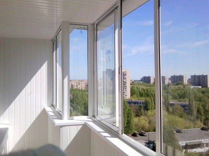 Остекление балкона в хрущевке