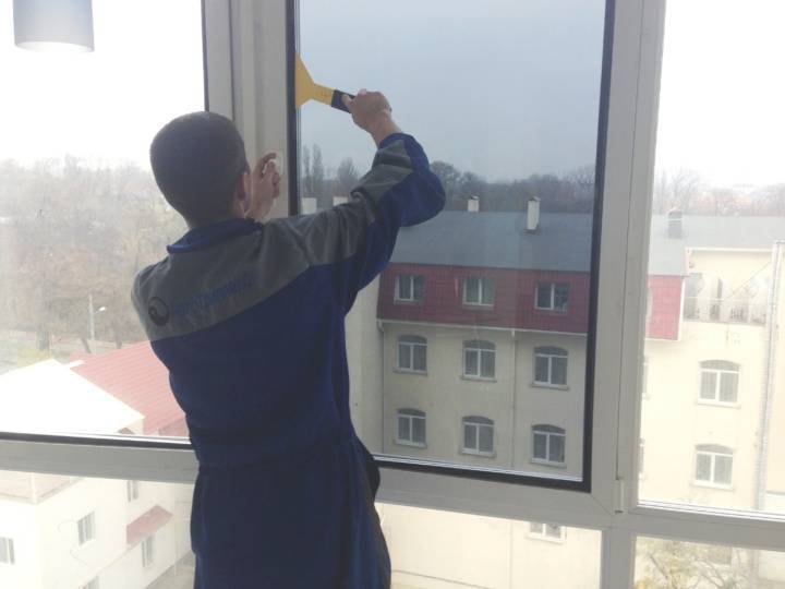 Тонировка окон на балконе: виды и технология монтажа тонировочной пленки