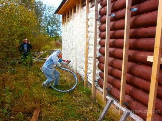 Утепление деревянного дома снаружи: выбор материала и технологии